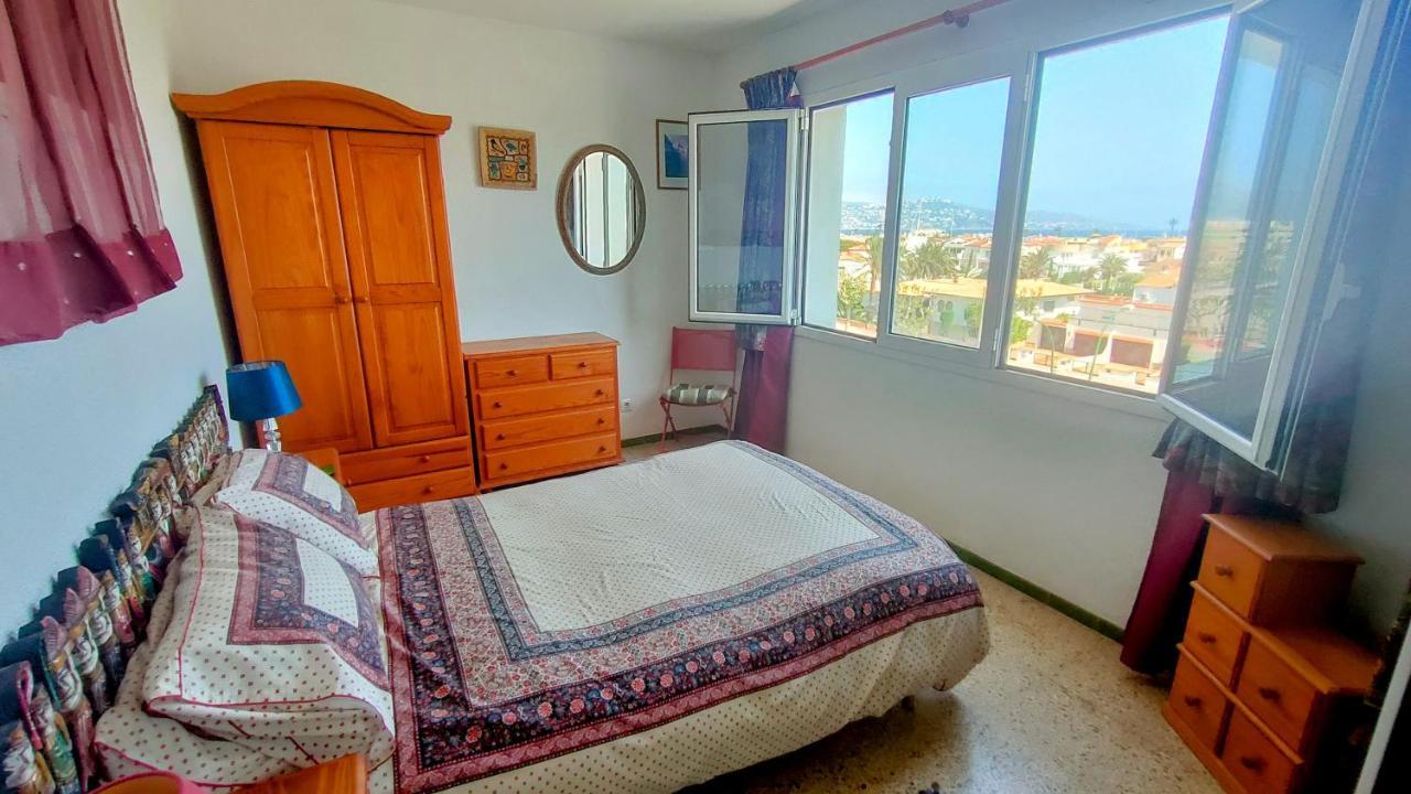 Summer Breeze Apartment Empuriabrava Bagian luar foto